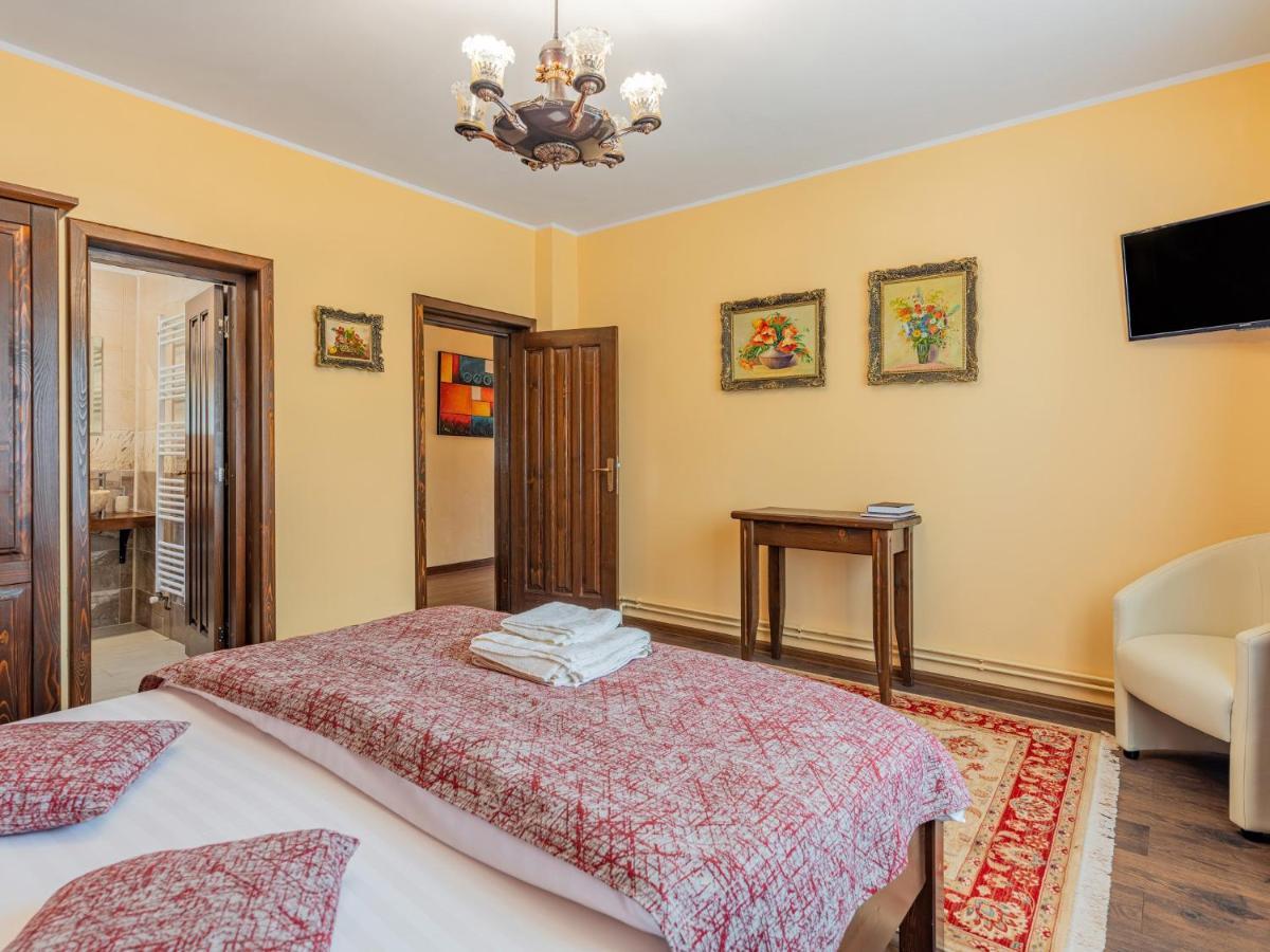 Casa Saraste Hotel Rîşnov Exterior foto